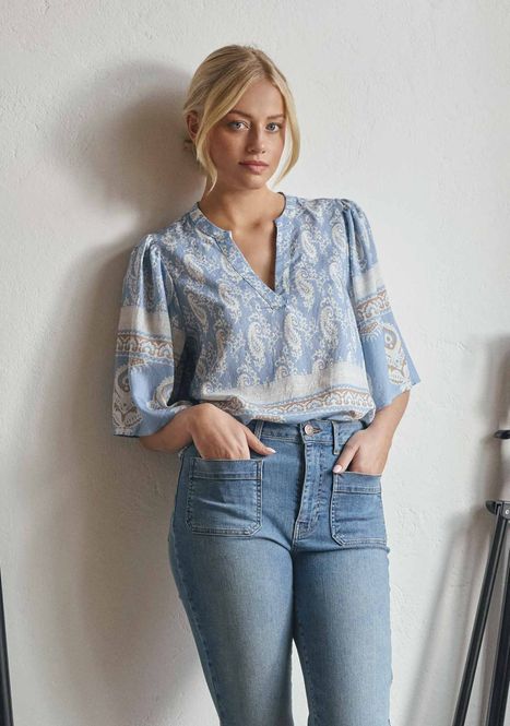 Hovedbilde ISAY - Ane s/s Blouse - Light Blue Border Paisley
