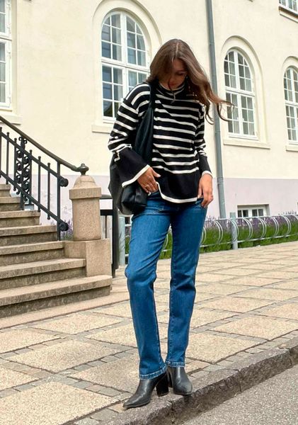 Hovedbilde ISAY - FRIGGA ROLLNECK PULLOVER - SVART/KREM 